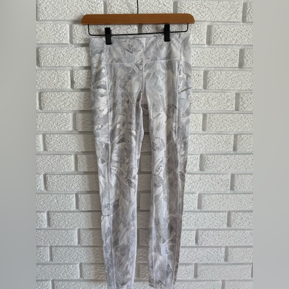 Lululemon leggings mint condition